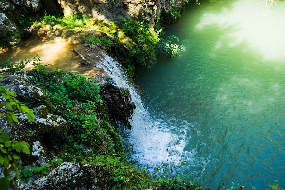 1200 p Hotnitsa Waterfall AdobeStock_330988871