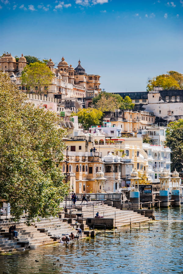 City Palace and Pichola lake in Udaipur AdobeStock_259770976 copy
