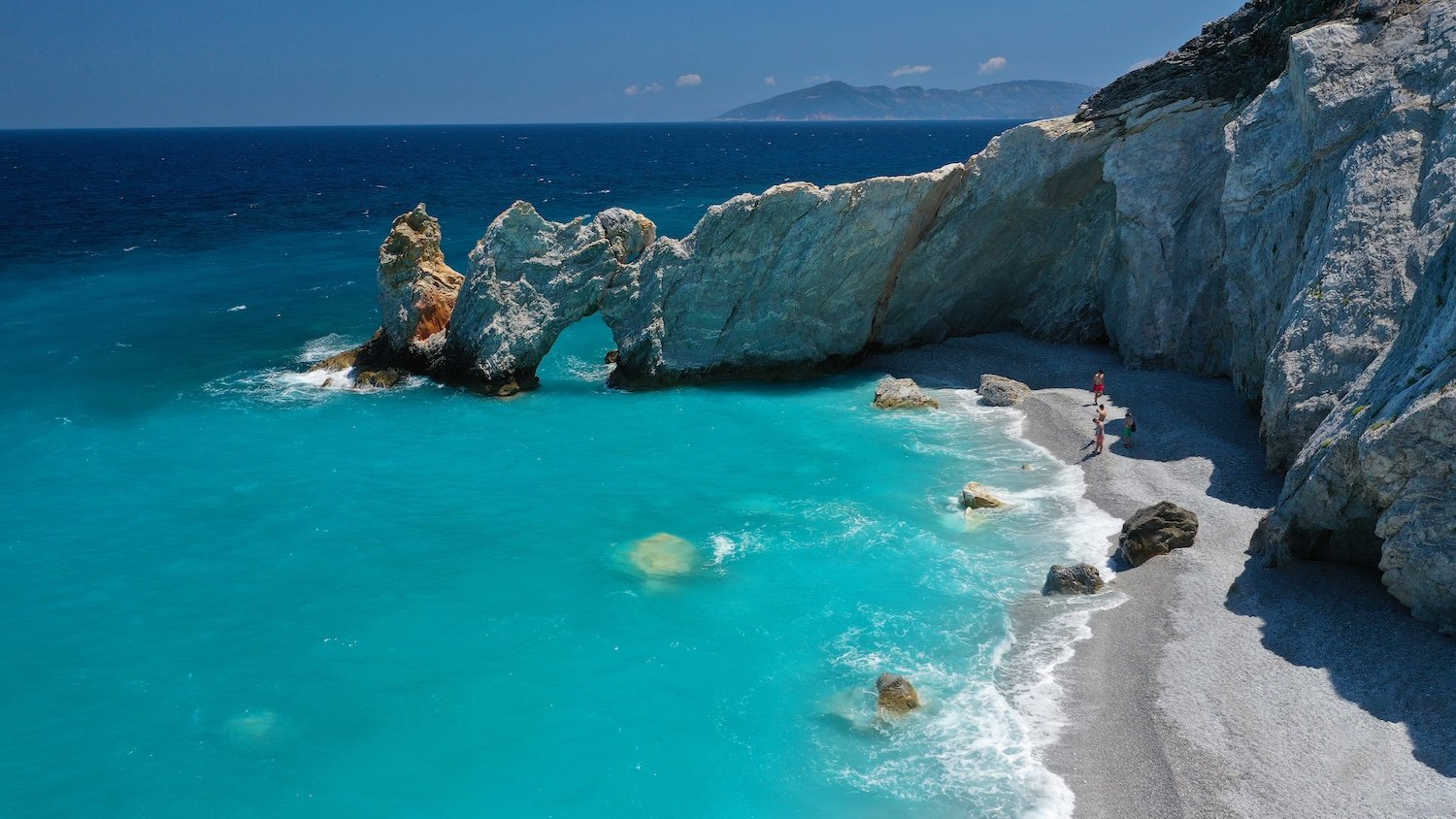 Laria beach AdobeStock_367392689