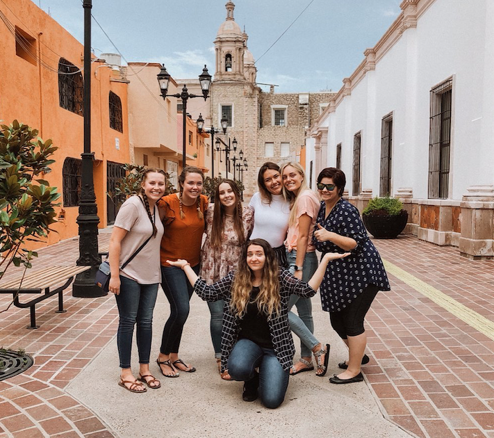 Teach kids English in Mexico